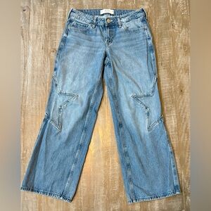 Hollister Light Wash Low Rise Baggy Embroidered Jeans size 8